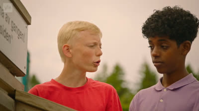 Lomakylä K1J3 Ihastunut Theo (Norsk YLE)