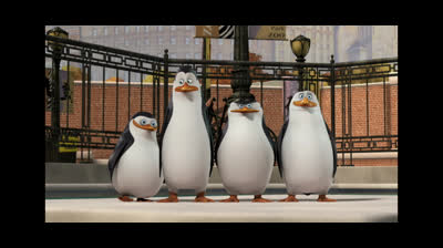Los Pingüinos de Madagascar Atrapados en la red / Todo por la corona Castellano