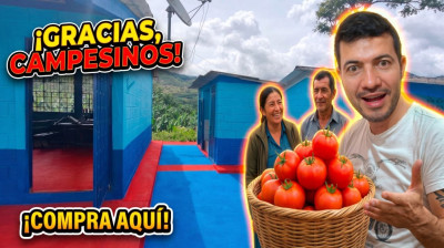 Los padres de familia de mis estudiantes me regalan tomates.