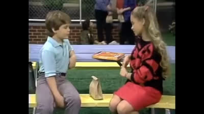 Super Vicki - 2x01 - Soldi soldi soldi.